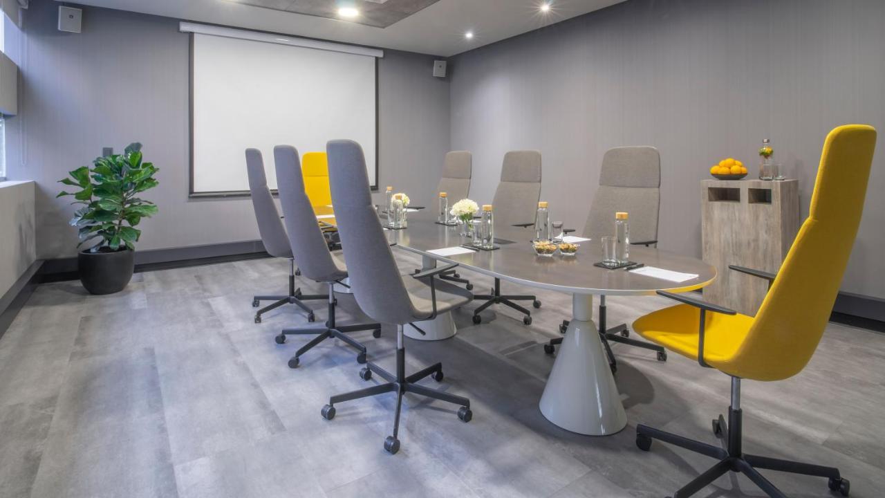 فندق Pullman Santiago El Bosque المظهر الخارجي الصورة Meeting room at the hotel