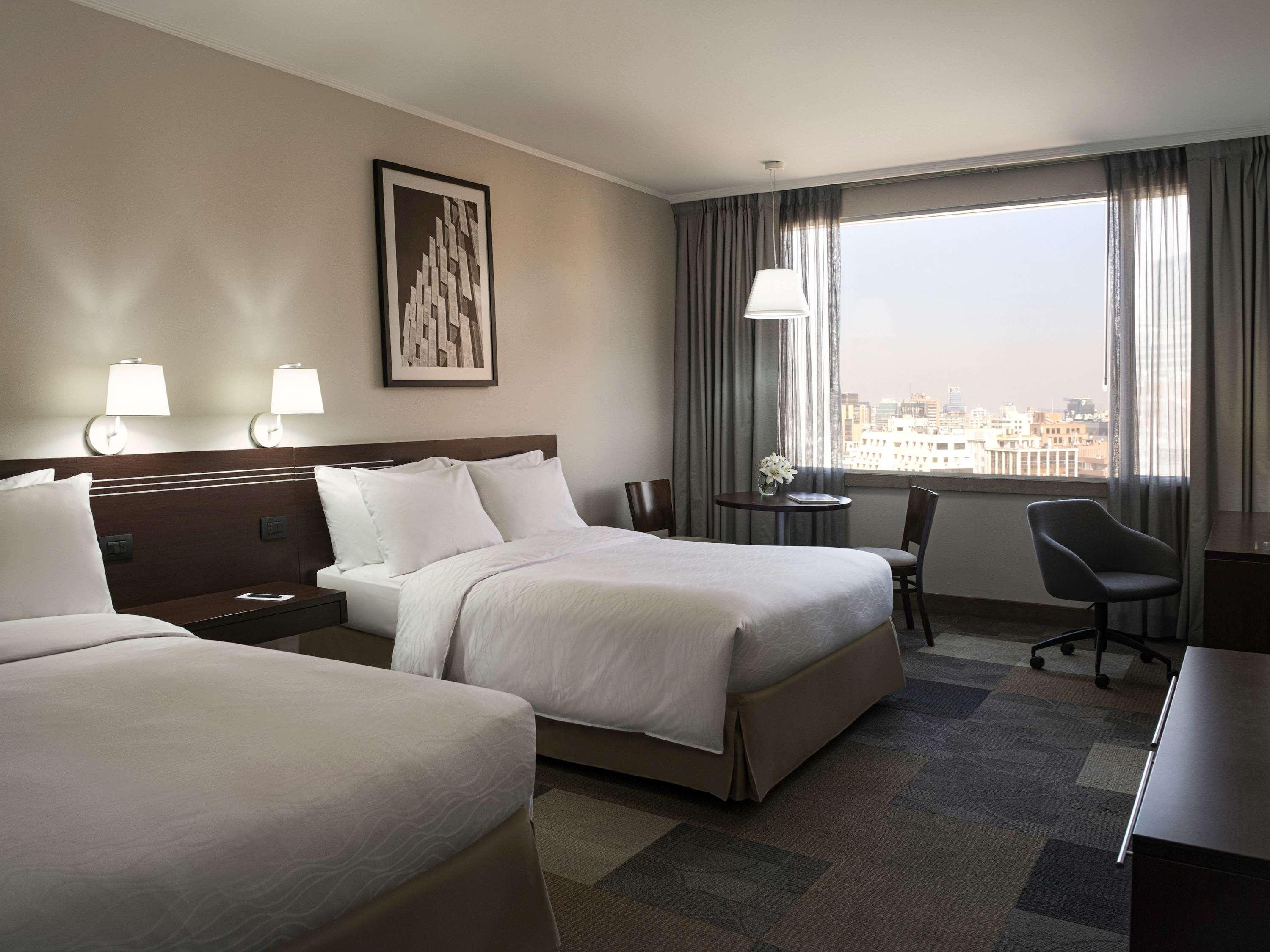 فندق Pullman Santiago El Bosque المظهر الخارجي الصورة A guest room at the Hilton San Francisco