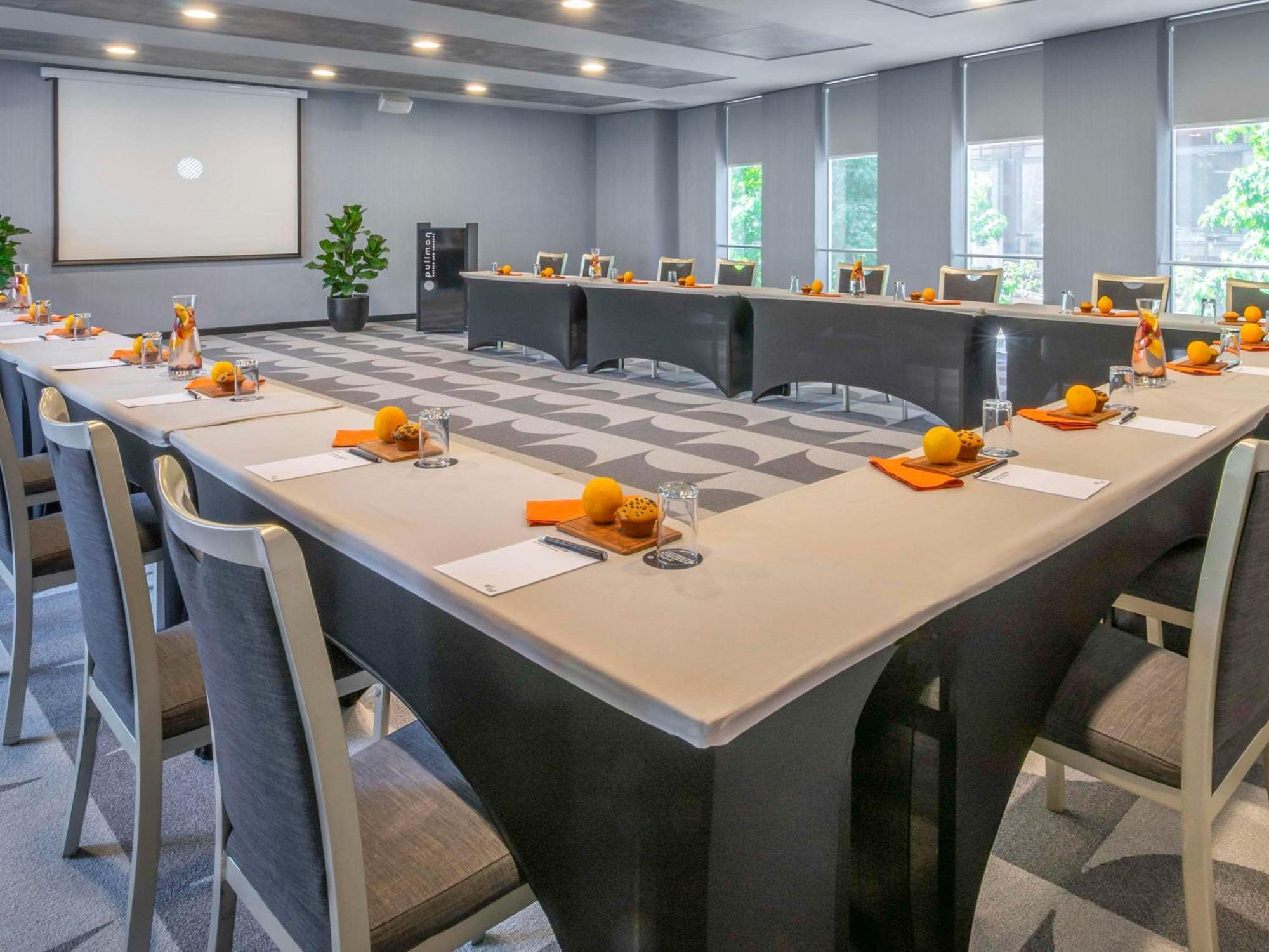 فندق Pullman Santiago El Bosque المظهر الخارجي الصورة Meeting room
