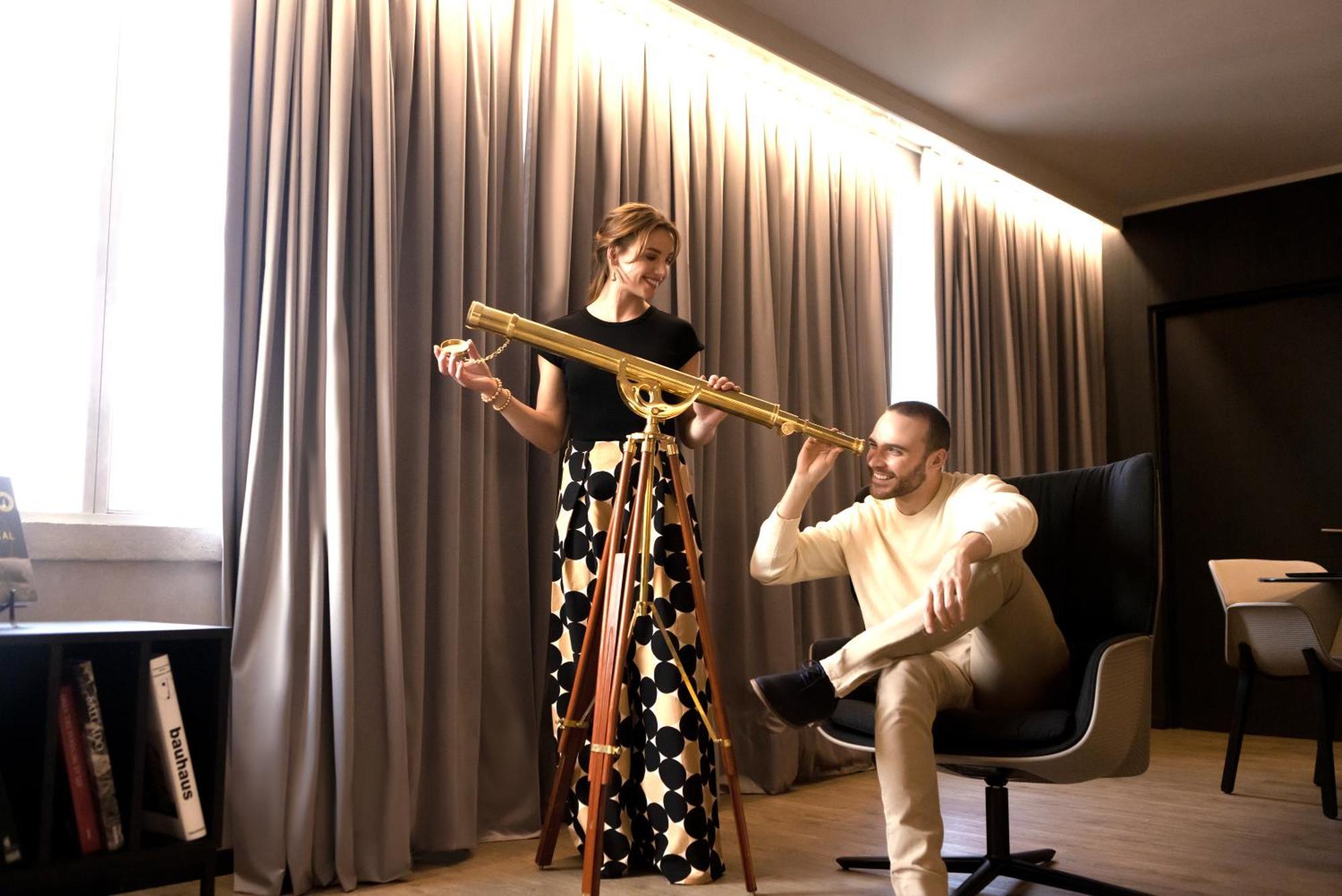 فندق Pullman Santiago El Bosque المظهر الخارجي الصورة The 2015 winner, the Russian duo Sergey Ivanov and Ekaterina Ivanova, with the 2015 winner's trophy