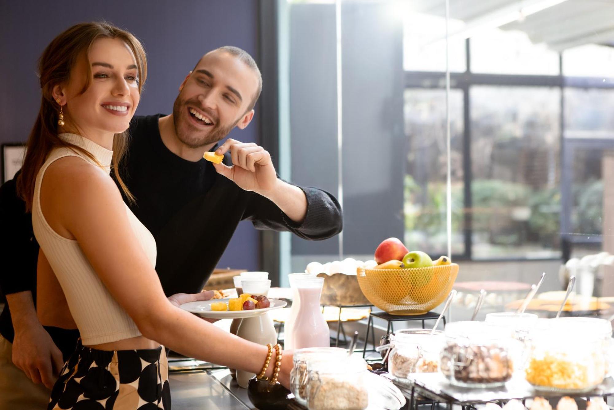 فندق Pullman Santiago El Bosque المظهر الخارجي الصورة Chef and his wife