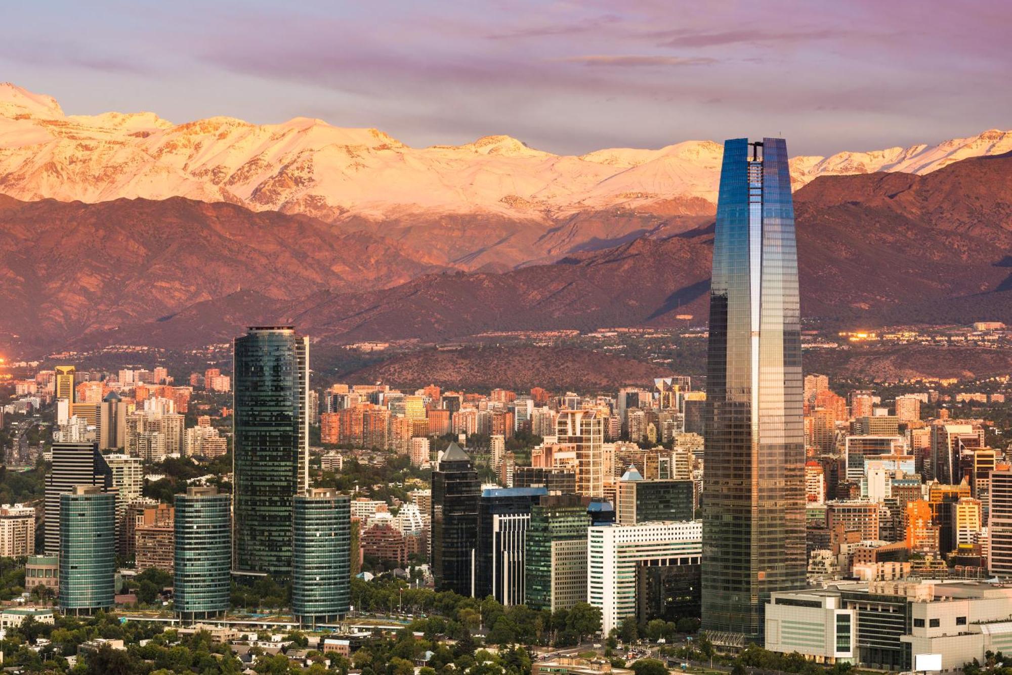 فندق Pullman Santiago El Bosque المظهر الخارجي الصورة Santiago skyline